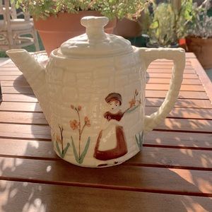 Vintage Porcelier 7” Cobblestone Teapot